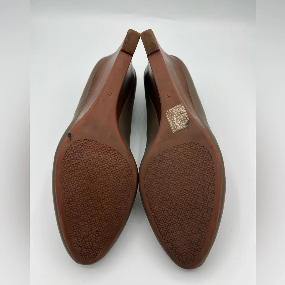 Tory Burch Taupe Leather Wedge Heel Pumps with Silver Emblem. Size 10. - Picture 4 of 10